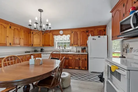 73 Mammoth Road Pelham NH 03076