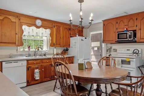 73 Mammoth Road Pelham NH 03076