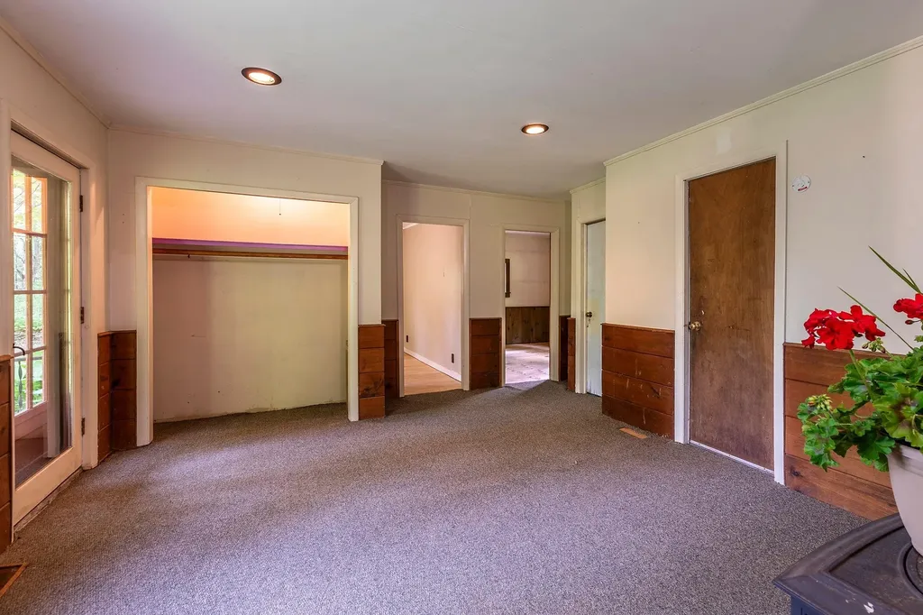 2277 Vt Route 30 Jamaica VT 05343