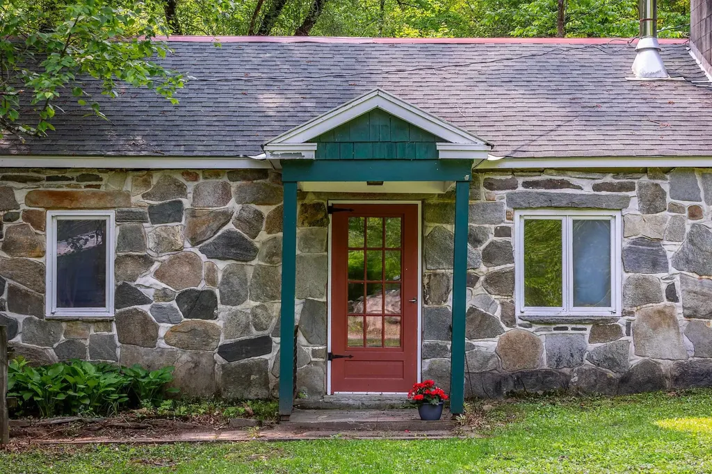 2277 Vt Route 30 Jamaica VT 05343