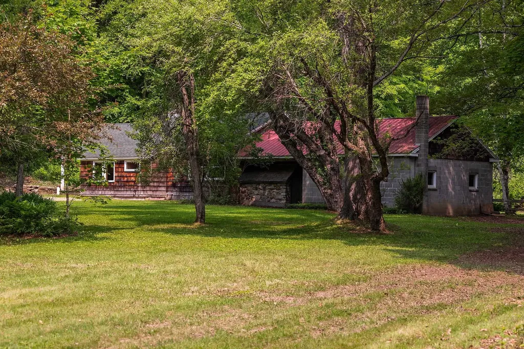 2277 Vt Route 30 Jamaica VT 05343