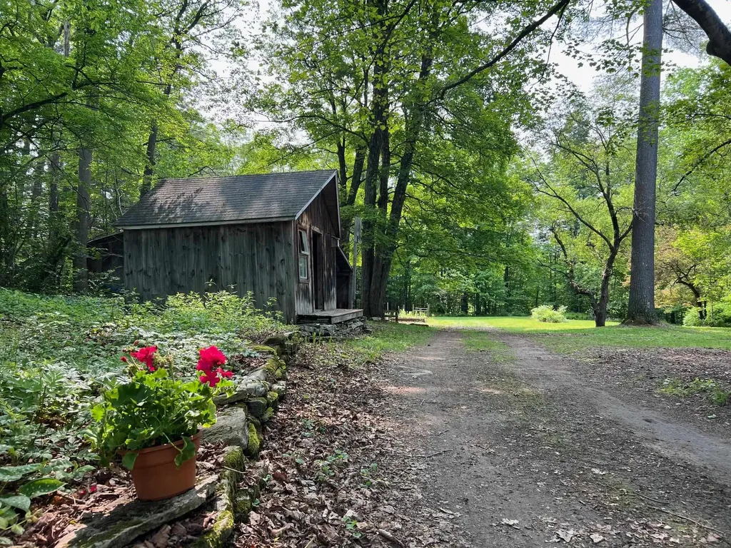 2277 Vt Route 30 Jamaica VT 05343