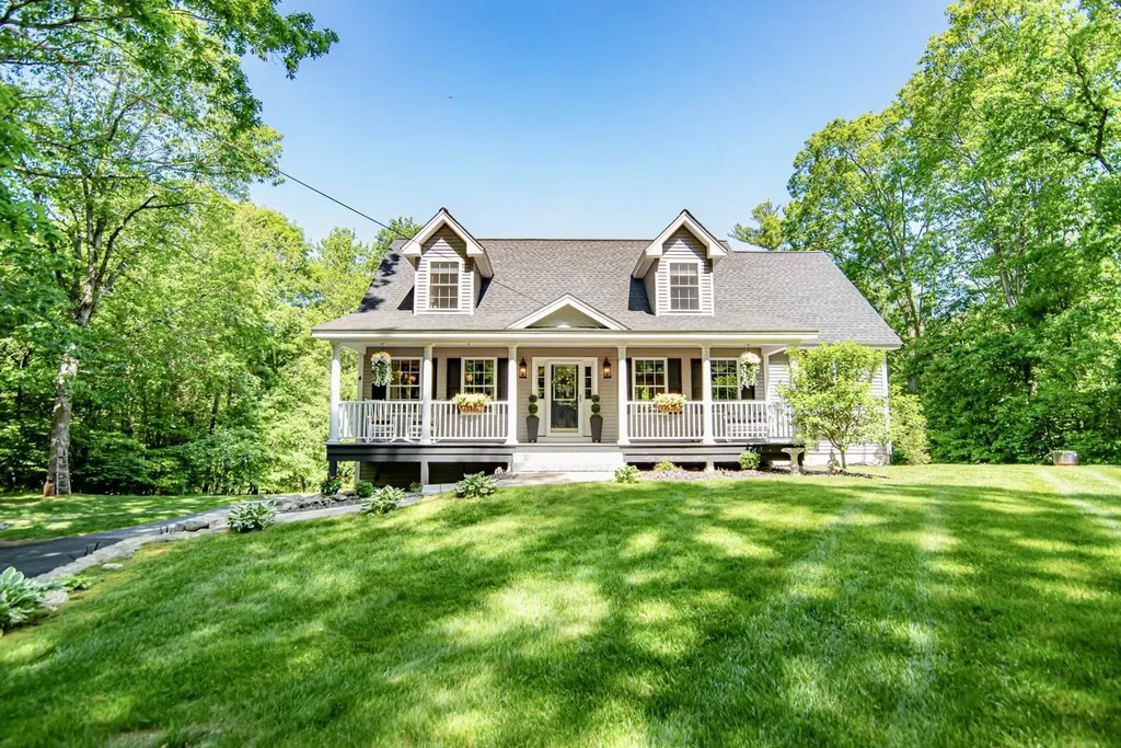 4 Crossman Circle Newton NH 03858