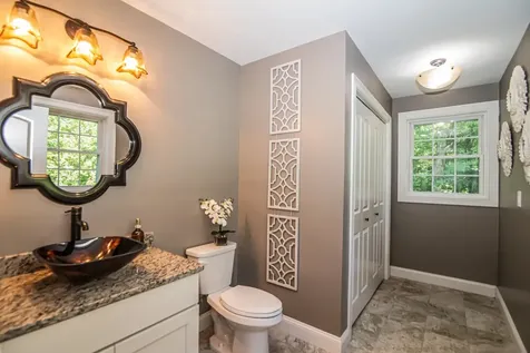 4 Crossman Circle Newton NH 03858
