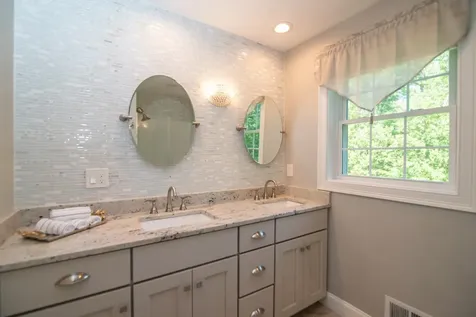 4 Crossman Circle Newton NH 03858