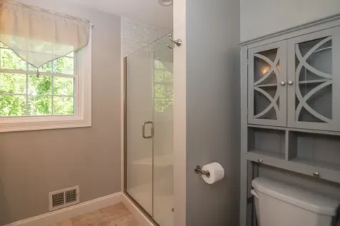 4 Crossman Circle Newton NH 03858