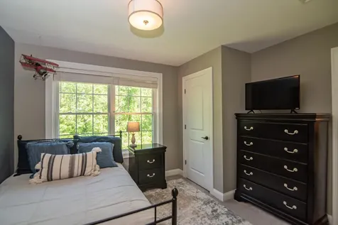 4 Crossman Circle Newton NH 03858