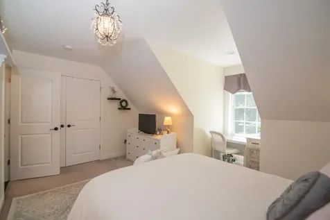 4 Crossman Circle Newton NH 03858