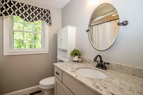 4 Crossman Circle Newton NH 03858