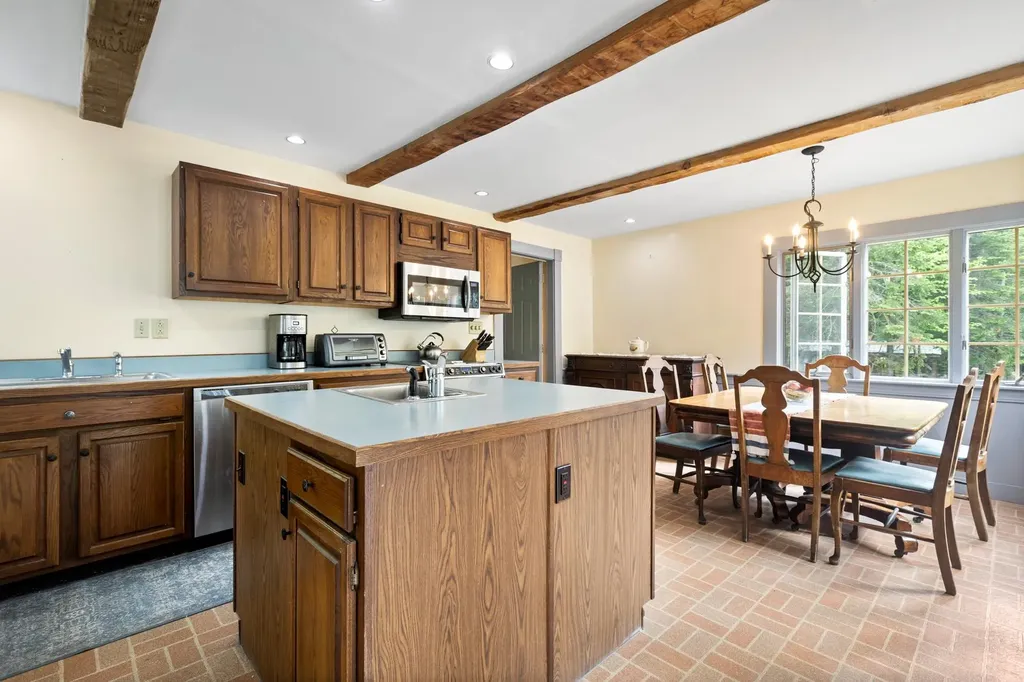 183 Mountain View Road Whitefield NH 03598