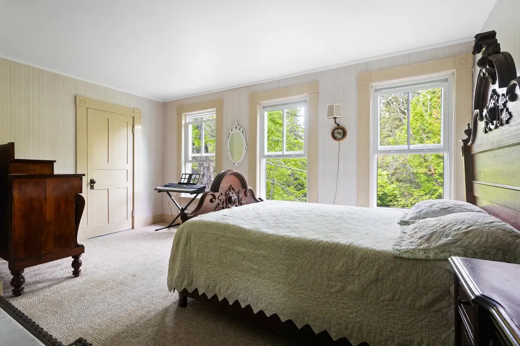 183 Mountain View Road Whitefield NH 03598