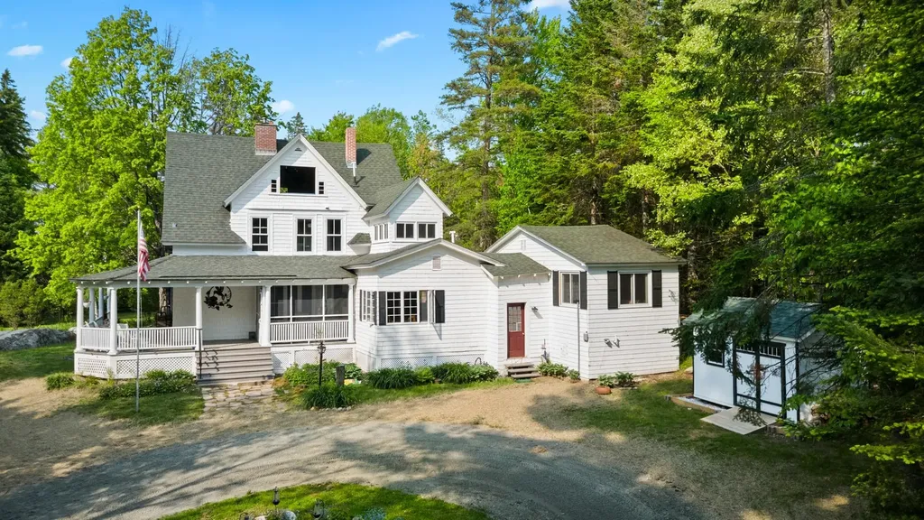 183 Mountain View Road Whitefield NH 03598