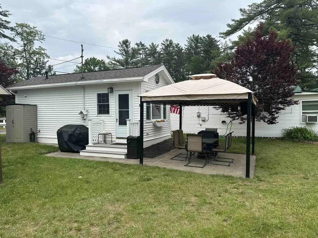 11 Bay Road Sanbornton NH 03269