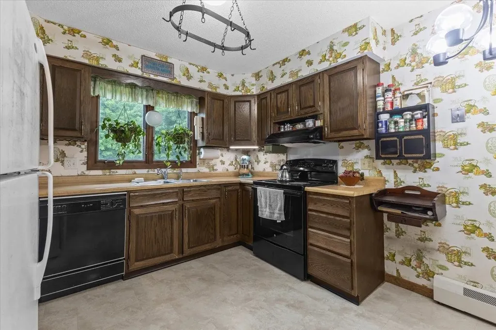 215 Us Route 7 North Milton VT 05468