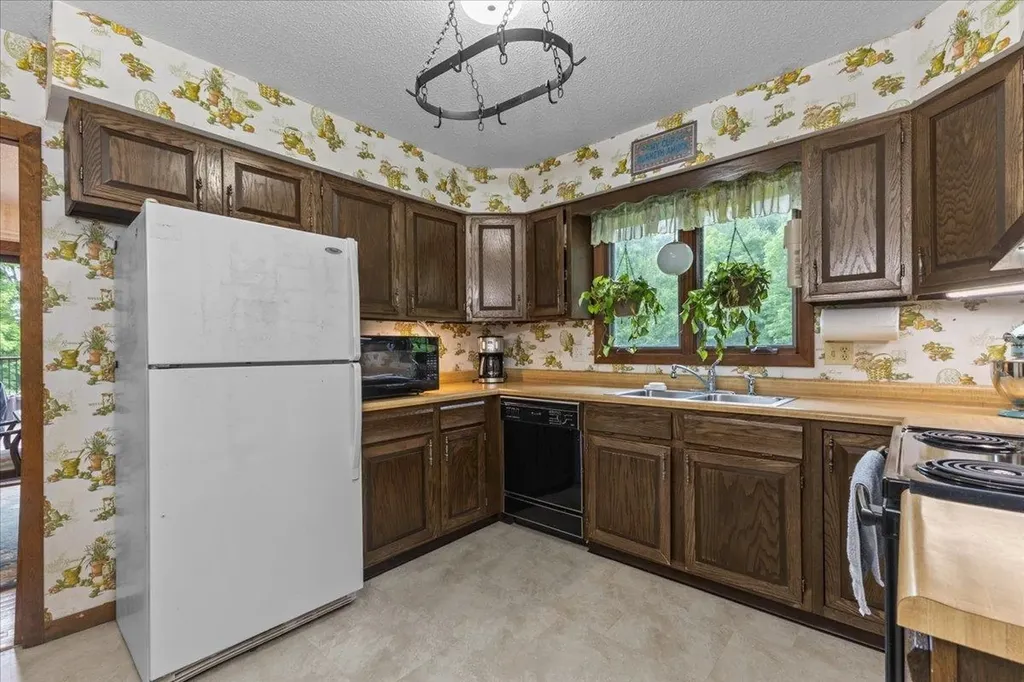 215 Us Route 7 North Milton VT 05468