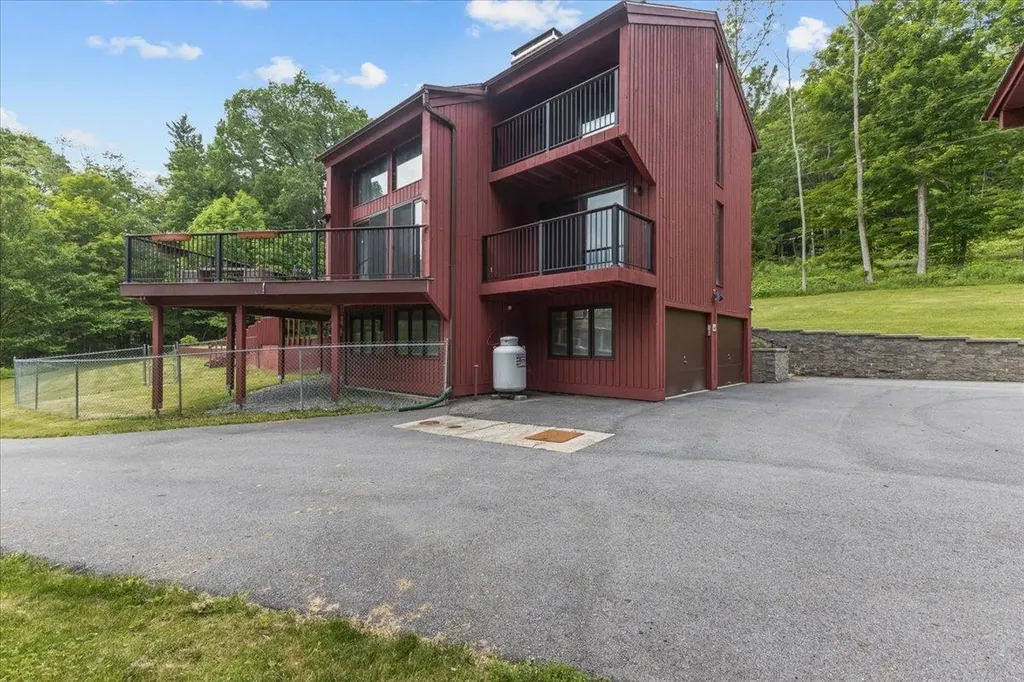 215 Us Route 7 North Milton VT 05468