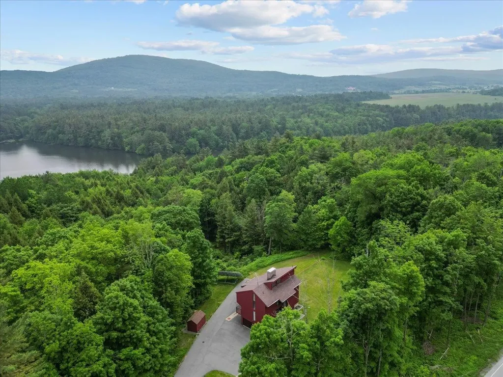 215 Us Route 7 North Milton VT 05468