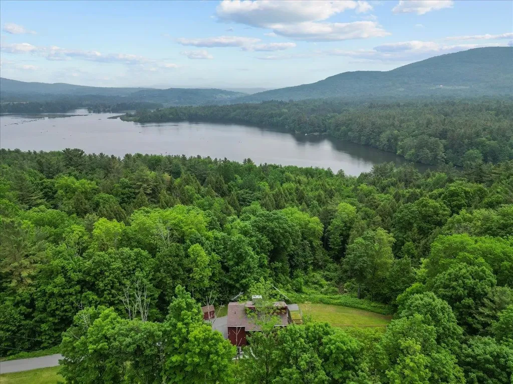 215 Us Route 7 North Milton VT 05468