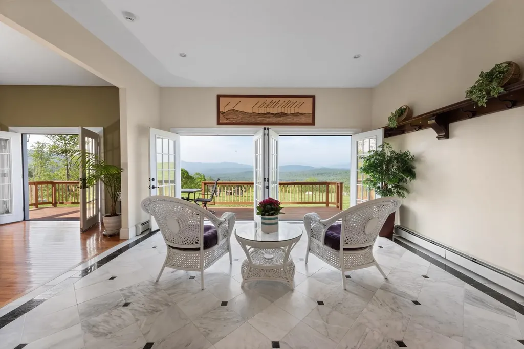 33 Winterberry Lane Plymouth NH 03264