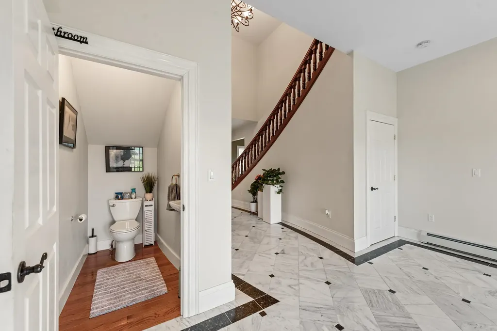 33 Winterberry Lane Plymouth NH 03264