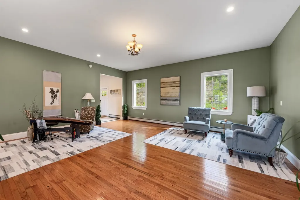 33 Winterberry Lane Plymouth NH 03264