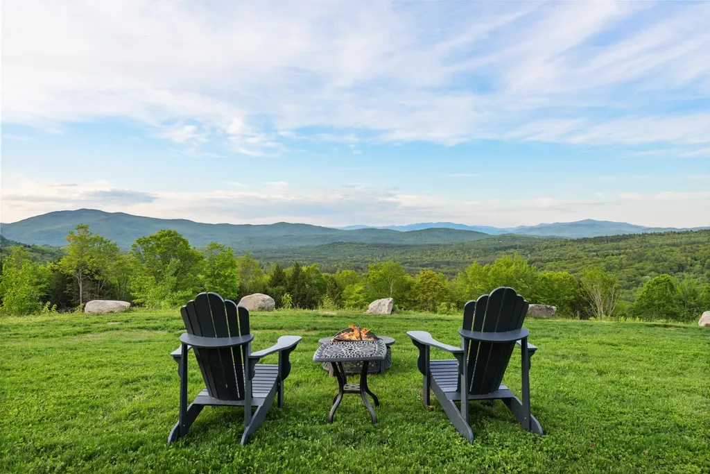 33 Winterberry Lane Plymouth NH 03264