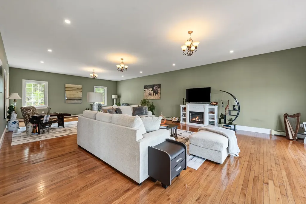 33 Winterberry Lane Plymouth NH 03264