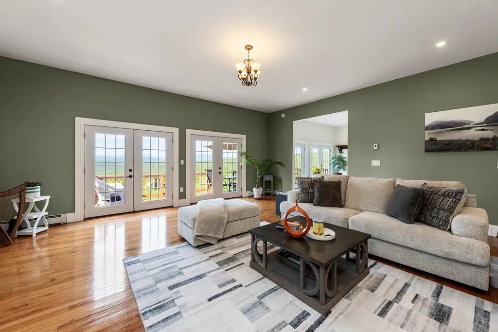 33 Winterberry Lane Plymouth NH 03264