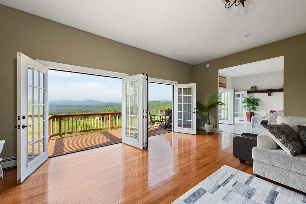 33 Winterberry Lane Plymouth NH 03264