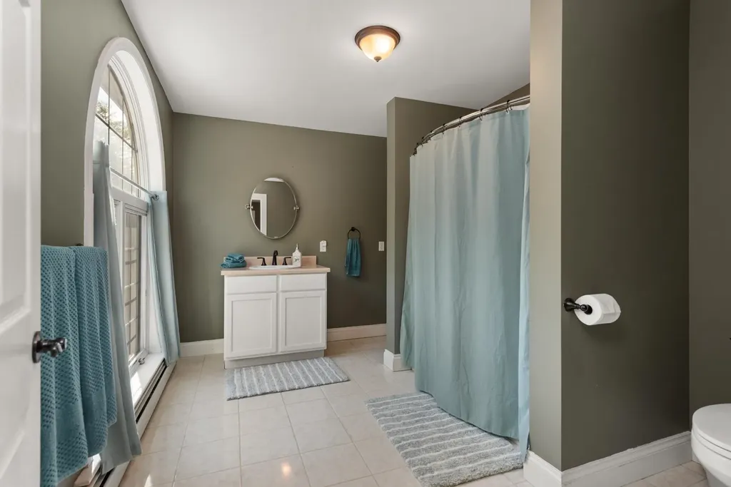 33 Winterberry Lane Plymouth NH 03264