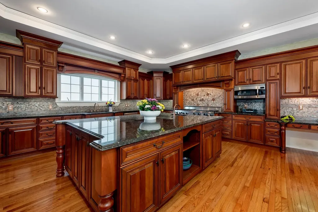 33 Winterberry Lane Plymouth NH 03264