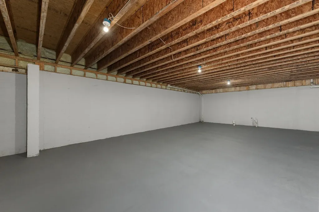 33 Winterberry Lane Plymouth NH 03264