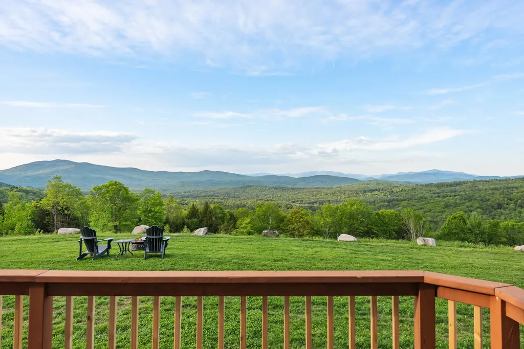 33 Winterberry Lane Plymouth NH 03264