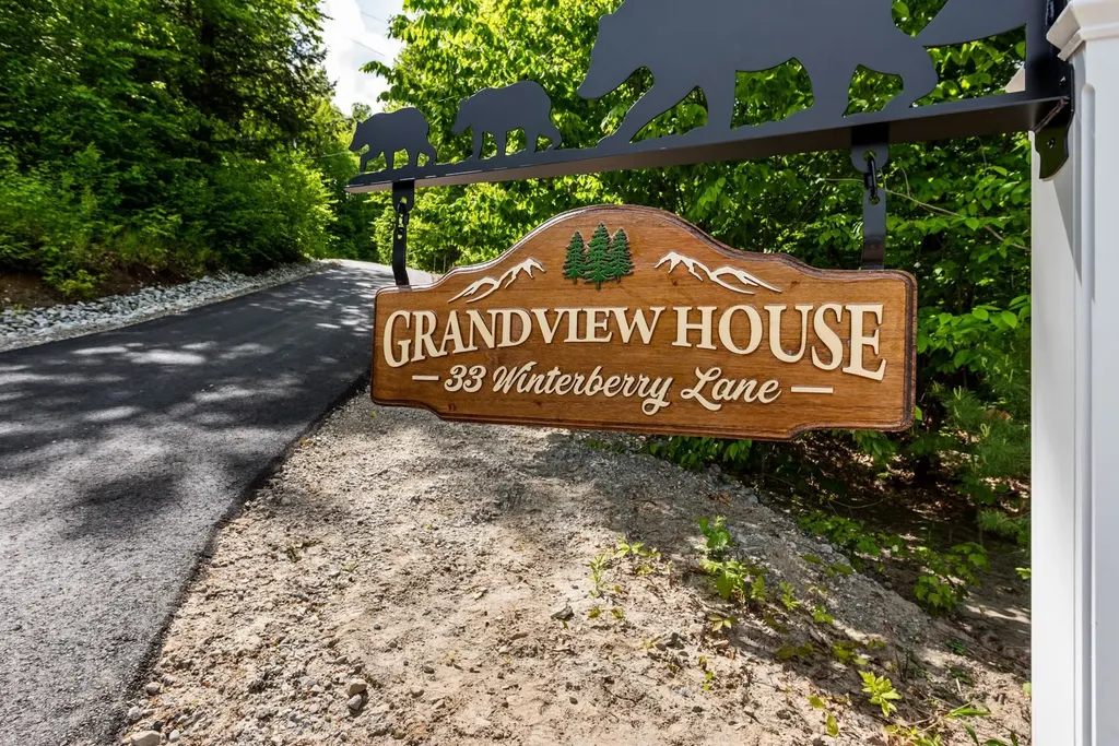 33 Winterberry Lane Plymouth NH 03264