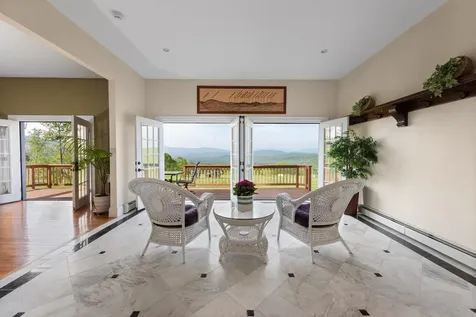 33 Winterberry Lane Plymouth NH 03264