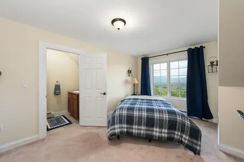 33 Winterberry Lane Plymouth NH 03264