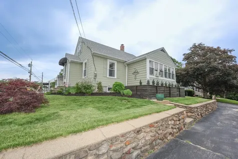 864 Cilley Road Manchester NH 03103