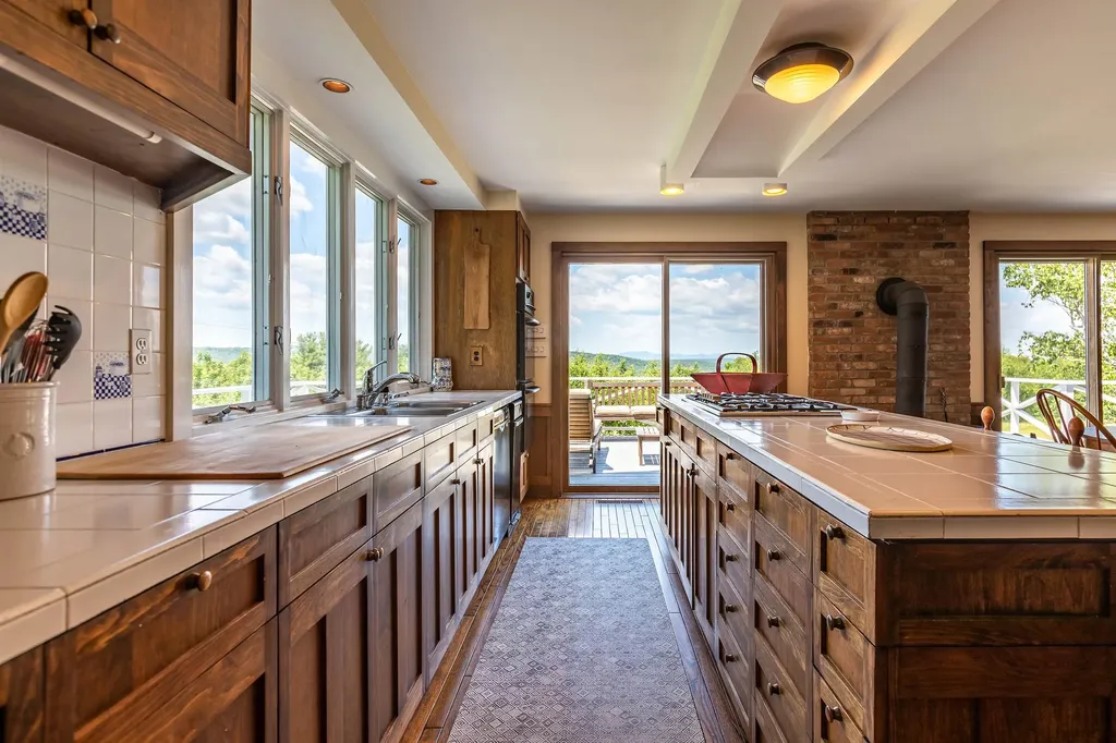 109 Windy Lane Pomfret VT 05067