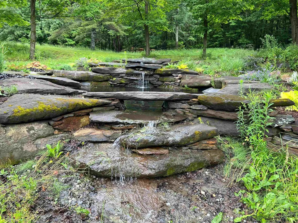 109 Windy Lane Pomfret VT 05067