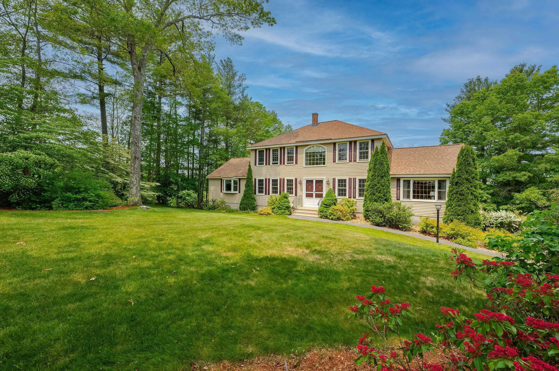 10 Jason Drive Londonderry NH 03053