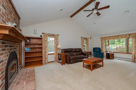 10 Jason Drive Londonderry NH 03053