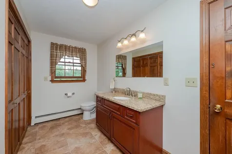 10 Jason Drive Londonderry NH 03053