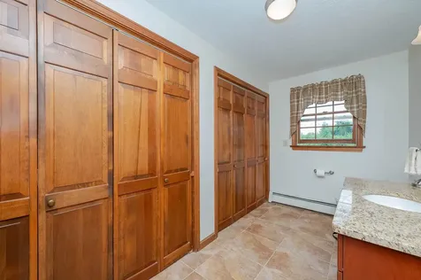 10 Jason Drive Londonderry NH 03053