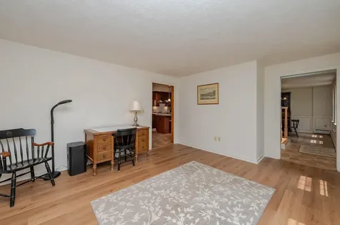 10 Jason Drive Londonderry NH 03053