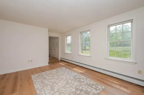 10 Jason Drive Londonderry NH 03053