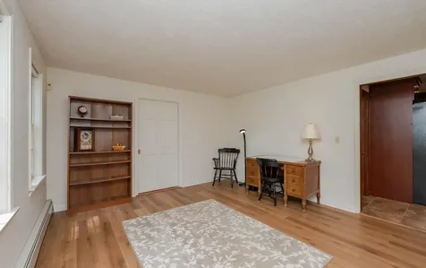 10 Jason Drive Londonderry NH 03053