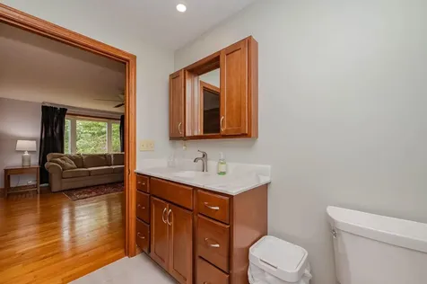 10 Jason Drive Londonderry NH 03053