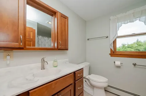 10 Jason Drive Londonderry NH 03053