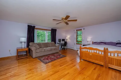 10 Jason Drive Londonderry NH 03053