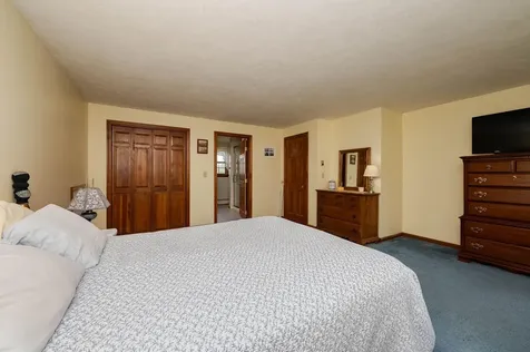 10 Jason Drive Londonderry NH 03053